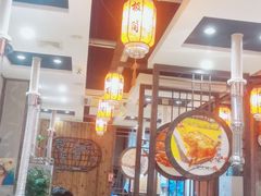 大堂-极简·炭火烤肉主题餐厅·龙虾烧烤·烤羊排(宝龙店)