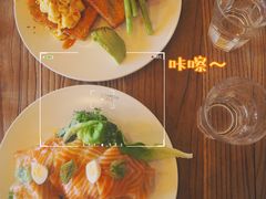 烟熏三文鱼吐司-Common Table · Brunch & Coffee
