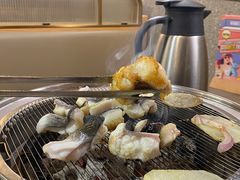 -围炉肉舍•炭烤活鳗•丹东海鲜烤肉(步行街店)