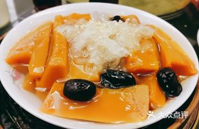 Red Date and Silver Ear Mushroom Steamed Pumpkin