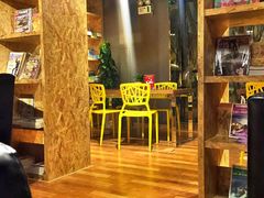 -新华里咖啡书吧(新华书店小寨店)