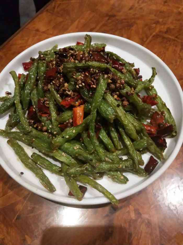 九段烧传统中国菜(欢乐城店)-"真的难吃……鸭架汤的勺子上全是油和小