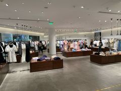 -URBAN REVIVO(高德置地广场·春广场店)