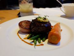 扒牛肉配洋葱-迪拜帆船酒店海底餐厅