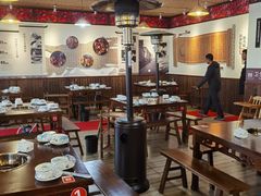 大堂-岳记兴隆·青城腊排铜火锅(融创店)