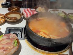 -贵府酸汤牛肉火锅·贵州老字号(飞山街店)