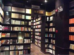 upload_pic-钟书阁(松江泰晤士小镇店)