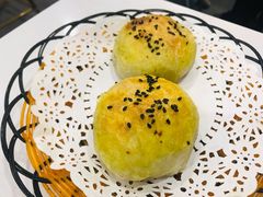 酥皮烤包子-董小西的凉皮和椒麻鸡(三元桥店)