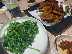 蒜蓉炒番薯叶-石头咕(葵蓬店)