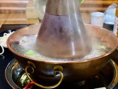 -果松木炭酸菜铜火锅·外婆参鸡汤