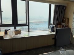 -欧辰国际酒店(重庆欢乐谷轻轨站店)