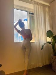 -闺蜜瑜伽·普拉提女性塑形馆