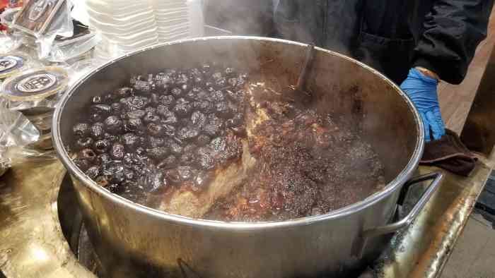 伊曼甑糕-"一家很不起眼的店在路边,今天还下雨,特别.