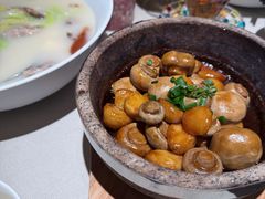 石锅烧汁蘑菇-融琥珀·京鲁菜·海味珍品(西单店)