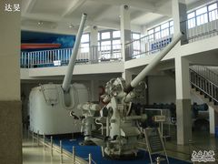 兵器馆一楼舰炮武器展品-海军上海博览馆
