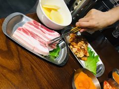 厚切猪肉-·缸桶屋·韩式牛肋条自助烤肉(西湖D11店)