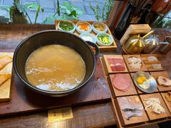 -银米·云南传统过桥米线(双廊黑金冠店)