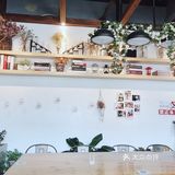 798的店都有共同的特点环境特别好，店在马路边上