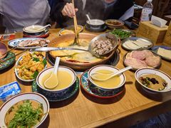 -洱火云南酸菜牛肉火锅(石景山当代商城店)