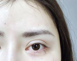 -一个差评成就的纹眉店