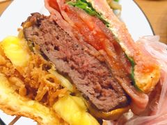 27&nbsp;牛肉汉堡-HELLO 27 意面·沙拉·帕尼尼