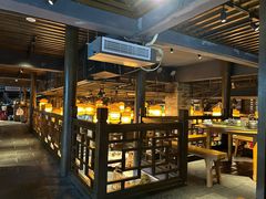 -帅巴人舅母子腊蹄民俗村