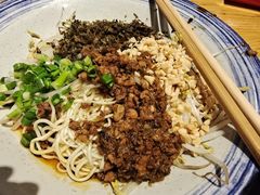 -呼啦面馆·头牌豌杂面(爱琴海店)