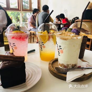 饮料杯上有笑脸。如果冲着拍照去可能会有一点失望
