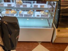 面包甜点陈列柜-国际饭店·帆声西饼屋(黄河路店)