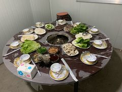 -亮河湾山庄
