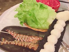 -鲜入围煮花胶鸡海鲜火锅