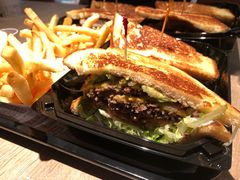 -The Habit Burger Grill 哈比特汉堡(复兴soho店)