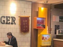 -麦当劳(上海虹桥站30B检票口楼上)