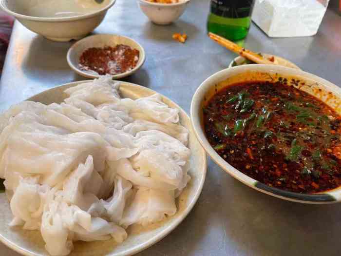 杨大妈秘制香浓蘸水卷粉-"注意啦!第一图里边的小盆友可不得了,杨大.