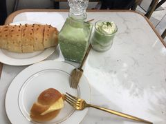 -蜜蜂小象·榴莲千层蛋糕(时代汇11栋店)