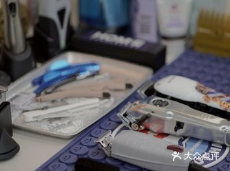男士理发店/老有派头了