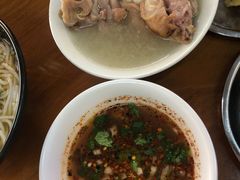 清炖猪脚-鸿浩扒猪脚米线