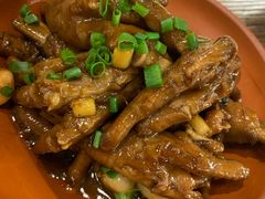 老武汉烧鸡爪-霄汉牛三鲜湖北砂锅菜(万松园2店)
