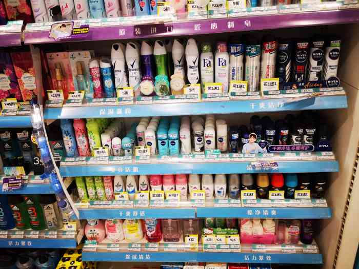 屈臣氏(石桥铺仁悦天地店)-"购物环境好,货品陈列干净整洁,店里小姐姐