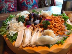 -老牌坊云南鱼豆花火锅(爱建店)