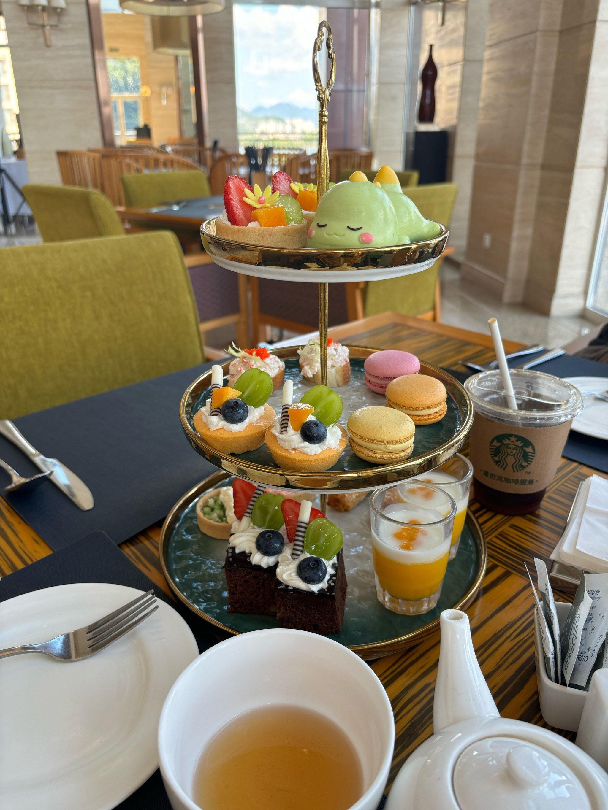 酒店双人下午茶味道很好甜而不腻 李昕宇小