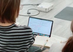 -亚太瑜伽普拉提学院