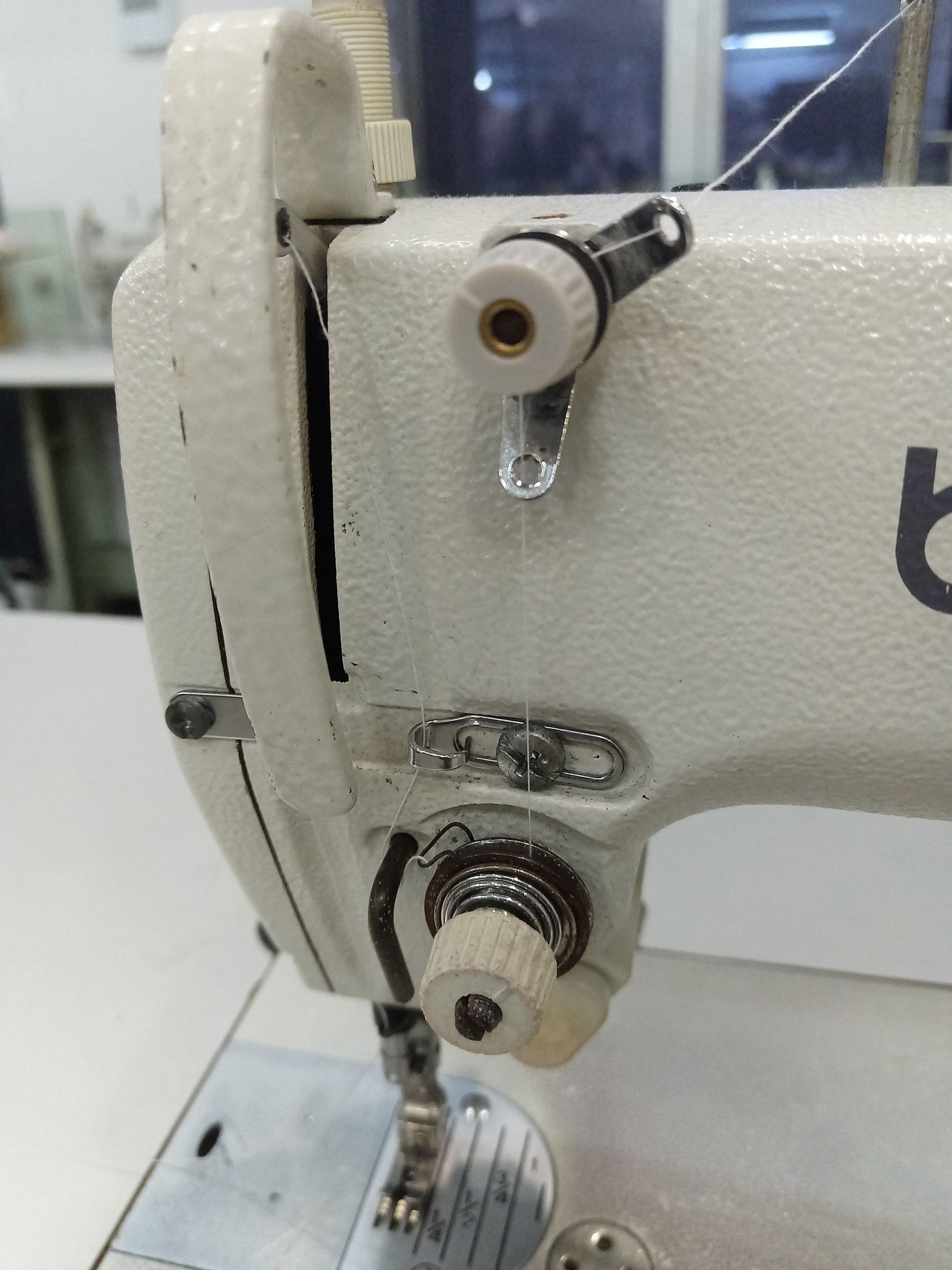 0元玩转这座城#缝纫机去服装设计机构玩,一般机器分种类,这次是平缝