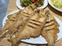 炸偏口鱼-方城小吃店