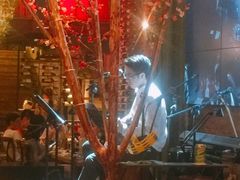 駐唱歌手-胡桃里音乐酒馆(白云五号T5 MALL店)