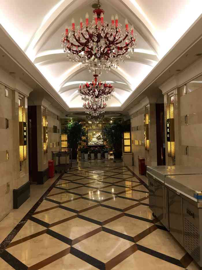金时代顺风大酒店(金玉兰店)-"这家店生意还是一如既往的好,但今天