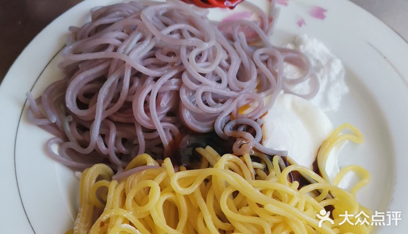 苗家食堂~简单易做的酱油拌面。