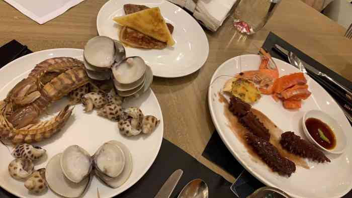 东城国际酒店丰全日餐厅-"东城国际酒店自助餐小姐妹请客带我们去吃.