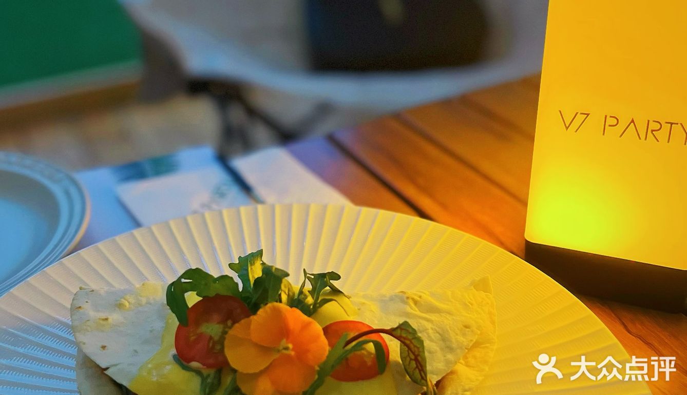 成都绝美露营西餐厅。眺望双子塔，拍照满分💯