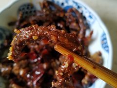 麻辣牛肉干-鑫记婆婆兔·成都特产·兔头手撕兔(太古里店)